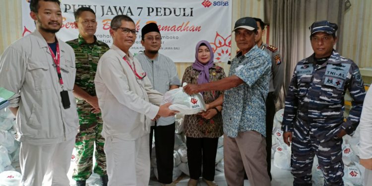Berbagi Berkah Ramadhan, PLTU Jawa 7 Bagikan Ribuan Paket Sembako untuk Masyarakat Desa Sekitar