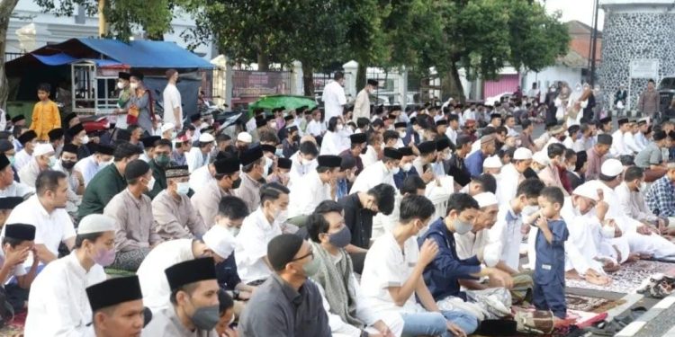 Sambut Hari Raya Idul Fitri Disunahkan Mandi dan Memakai Wangi-wangian