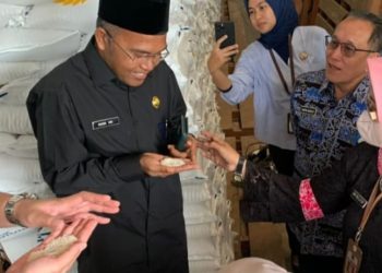 Ribuan Warga Pandeglang Dapat Bantuan Beras Medium 10 Kilogram