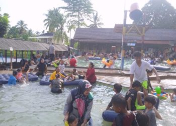 Pemandian Air Panas Cisolong Diserbu Ribuan Pengunjung