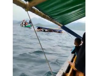 Perahu Wisatawan Asal Cilegon Alami Kecelakaan dan Pecah di Tengah Laut Pahawang