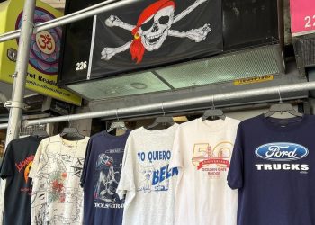 Baju Thrifting di Clothing Store yang Digandrungi Kaula Muda, Cek Kelebihan dan Kekurangan