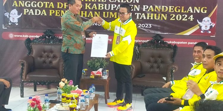 Serahkan Berkas, Golkar Pandeglang Tak Menargetkan Jumlah Kursi DPRD