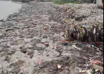 Pandawara Bersihkan Pantai di Banten, Sebut Pantai Terkotor Nomor 1 di Indonesia