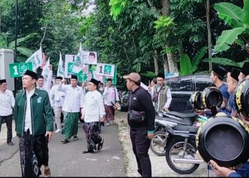 Daftar ke KPU Pandeglang, Bacaleg PKB Gunakan Atribut Santri