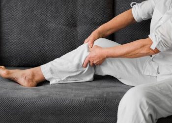 Awas, Sering Sakit Lutut dan Kaki Pegal Merupakan Gejala Asam Urat