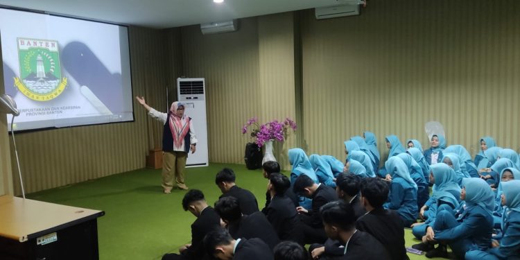 Ratusan Siswa SMKN 1 Pandeglang Kunjungi DPK Banten