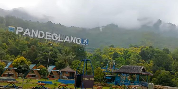 Harga Tiket Masuk Saung Biru Pandeglang, Tempat Wisata Instagramable di Gunung Karang
