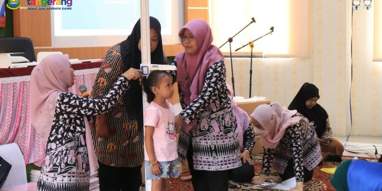 Cegah Stunting, Kader Posyandu Cibodas Dilatih Menggunakan Antropometri