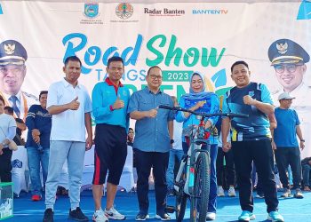 Roadshow Green and Clean Tangsel 2023, Ratusan Warga Tangsel Senam Pagi di Lapangan Cilenggang