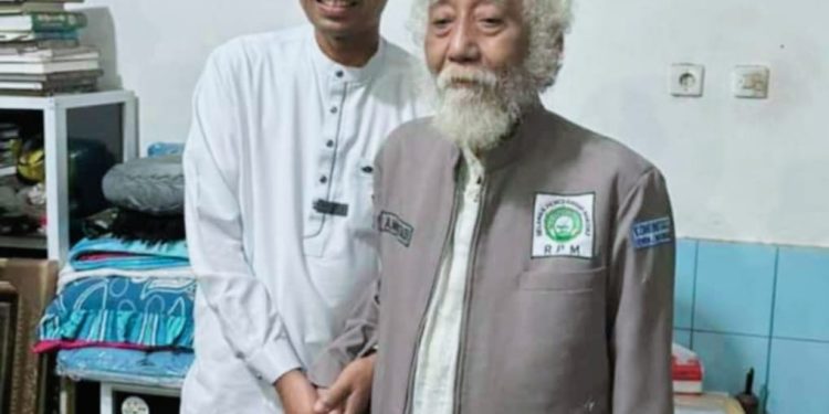 Sebelum Hadiri Tabligh Akbar, UAS Sowan ke Abuya Muhtadi dan Berziarah