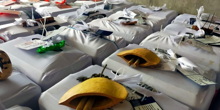 Uniknya Tanda Koper Calon Jemaah Haji di Lebak, dari Kalung Kerbau Hingga Boneka