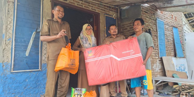 Dinsos Cilegon Salurkan Bantuan untuk Imam Penderita Gizi Buruk