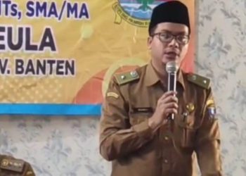 Pemdes Sindangheula Kenalkan Market Digital kepada Perajin Sapu Lidi