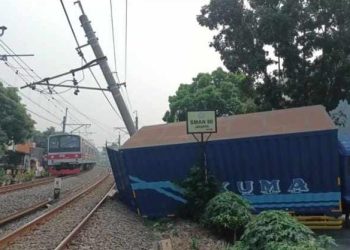 Perjalanan Kereta ke Stasiun Rangkasbitung Terganggu Tiang Listrik