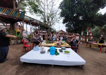 Warga Pipitan Timur Sajikan Makanan Hasil dari Kebun Saat Penjurian Lomba Kampung Resik lan Aman