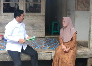 Emak-emak di Serang Ini Gemetar Saat Terima Sertifikat Tanah dari Menteri ATR/BPN