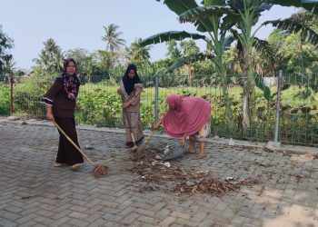 Desa Kaserangan Tata Taman dan Bersihkan Lingkungan Untuk Berkompetisi di LKBA 2023