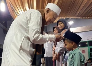 Mahasiswa dan Warga di Desa Parigi Santunani Anak Yatim Saat Peringati 1 Muharam