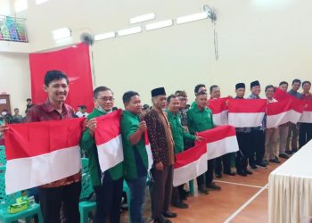 Badan Kesbangpol Lebak Bagikan 10 Ribu Bendera Merah Putih ke Masyarakat