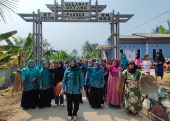 PKK Desa Tanjungsari Ajak Masyarakat Bersihkan Halaman Sambut LKBA 2023
