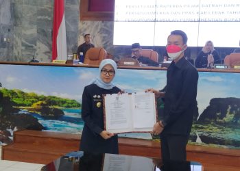 DPRD Lebak Umumkan Usulan Pemberhentian Iti dan Ade Sumardi