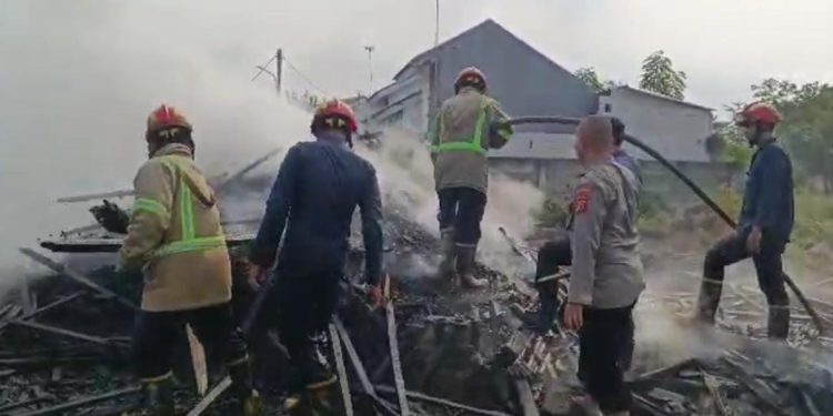 Panglong Kayu Terbakar, Api dari Pembakaran Sampah