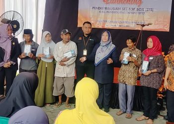2.225 Warga Tidak Mampu di Pandeglang Terima Set Top Box Gratis