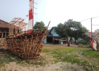 Desa Tambiluk Bangun Replika Kapal untuk Sambut LKBA Kabupaten Serang 2023