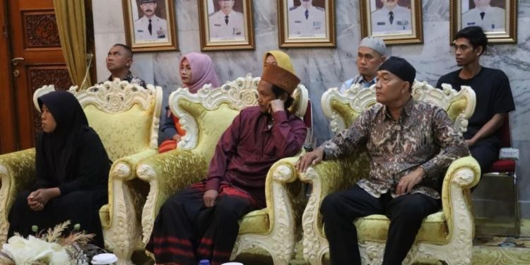 Warga Curuggoong Desak Pemkab Serang Menutup Kandang Ayam di Kampung Cibetus