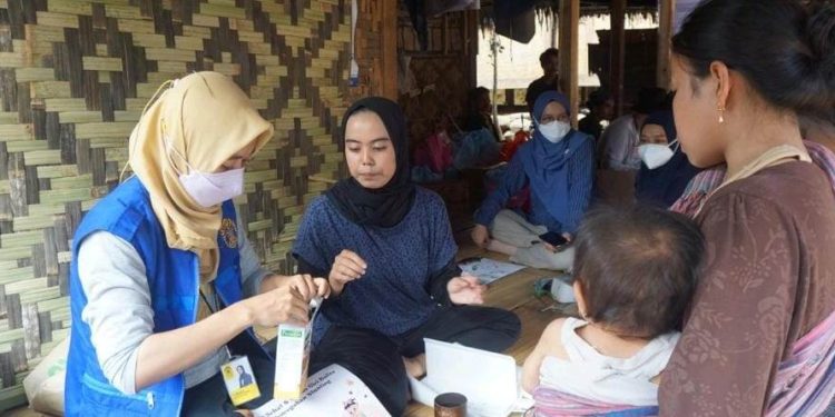 Cegah Stunting di Baduy, UI Berikan Susu Tinggi Protein dan Multivitamin Anak