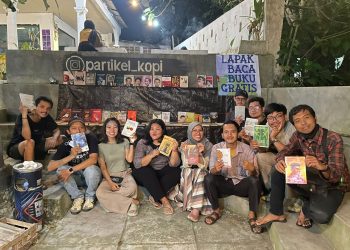Anak Muda di Lebak Buka Lapak Baca Buku Gratis di Kedai Kopi