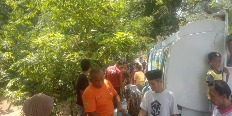 BPBD Lebak Salurkan Air Bersih Untuk 3 Desa Darurat Kekeringan