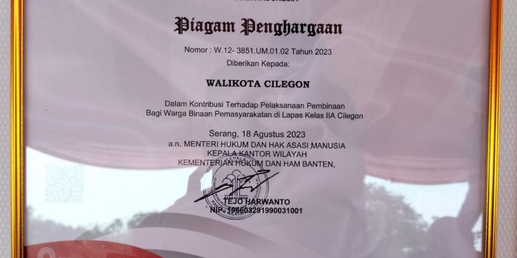 Walikota Cilegon Raih Penghargaan Kementerian Hukum dan HAM RI