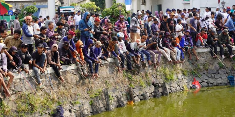 Warga Jedogan Mancing Bareng Walikota Cilegon dan Krakatau Steel