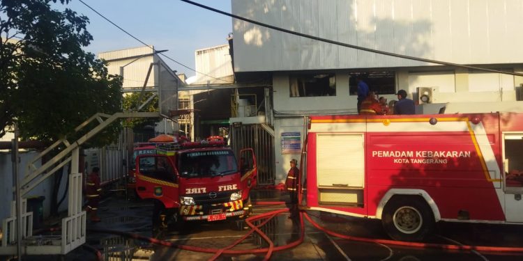 Pabrik Cokelat di Cibodas Terbakar, Dua Jam Api Baru Padam