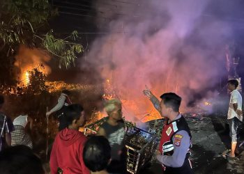 Gara-Gara Bakar Rumput Sembarangan, Api Membesar dan Membakar Gubuk