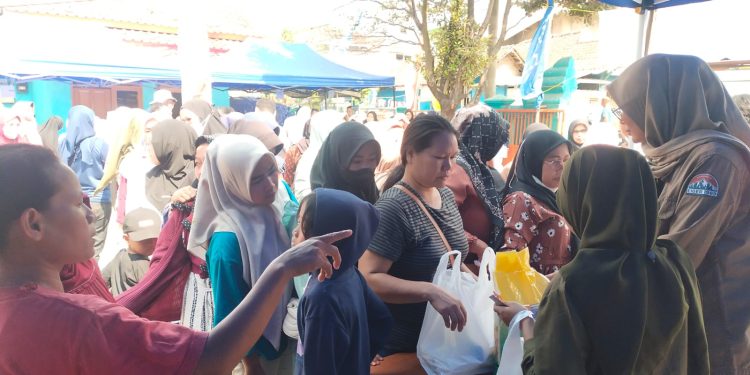 Warga Serbu Bazar Pangan Murah DKPP Cilegon