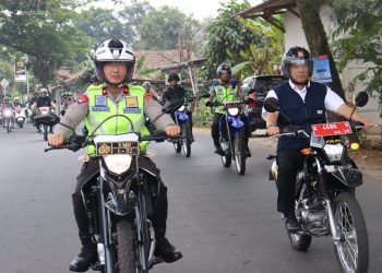 Keliling Naik Motor, Pj Bupati Tangerang Pantau Pilkades Serentak&nbsp;