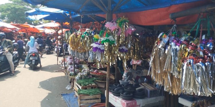 Jelang Peringatan Maulid Nabi, Pedagang Kerangka Hiasan Telur Menjamur di Cilegon&nbsp;