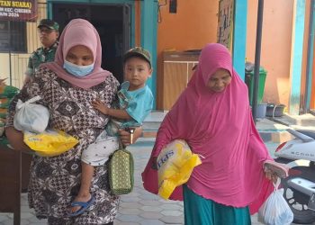 Operasi Pasar Saat Muludan, Sejak Pagi, Ratusan Emak-emak Borong Sembako