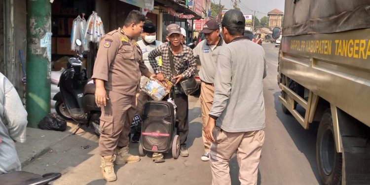 Dianggap Ganggu Pengguna Jalan, 26 PMKS Diamankan Satpol PP Kabupaten Tangerang