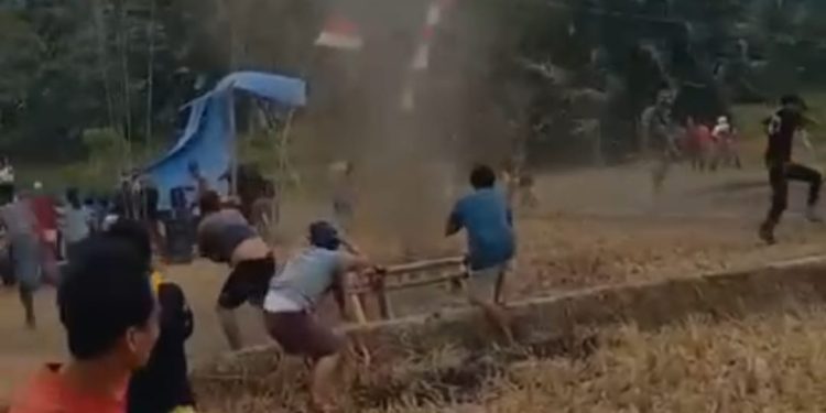 Diterjang Angin Puting Beliung, Warga Lebak Berlarian Saat Festival Layangan