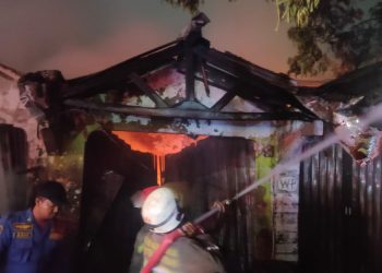 Korsleting Listrik Showcase,  5 Ruko di Talaga Cikupa Terbakar