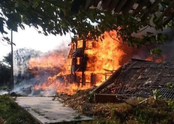 5 Vila di Pantai Sambolo Carita Terbakar Diduga Gara-gara ODGJ Bakar Sampah