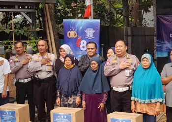 Ringankan Beban Warga, Ditgakum Korlantas Polri Bagikan Ribuan Sembako
