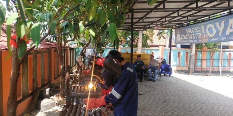 Warga Ciwedus dan Ciwaduk Kota Cilegon Diberi Pelatihan Las