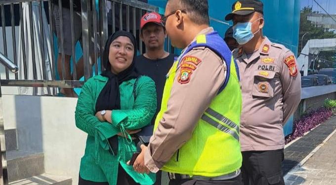 Istri Kanit PPA Meminta Tersangka Penabrak Suaminya Dihukum Berat