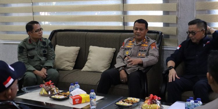 Ratusan Personel Brimob Bersenjata Lengkap Diturunkan ke Taman Nasional Ujung Kulon