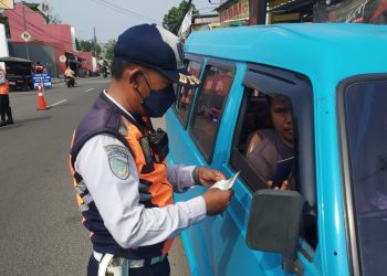 Diduga Bodong, Puluhan Angkot AKDP di Kota Serang Ditahan